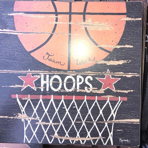 Wall decor with sports theme - Picture 4 of 5